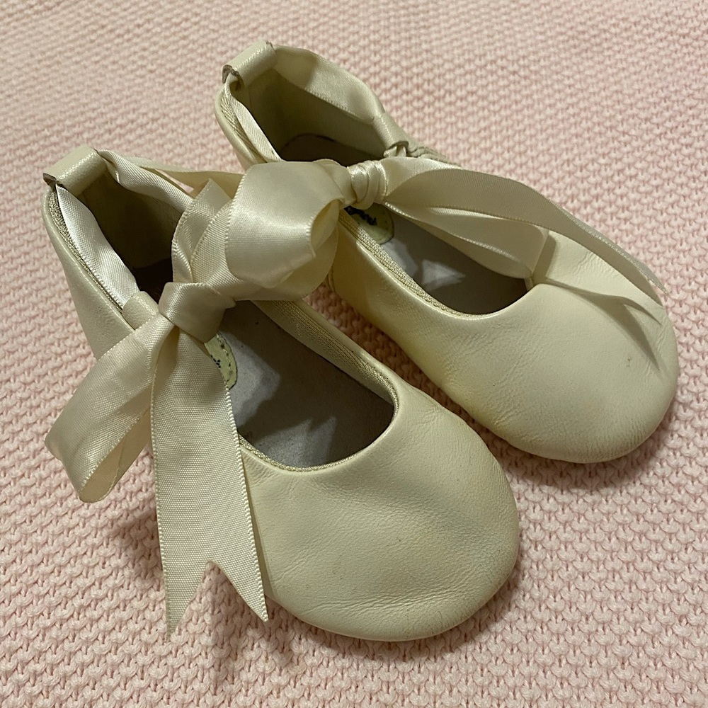 Baby girl shoes, size 5, off white color